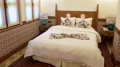 اتاق دو تخته دبل هتل باغ مشیرالممالک یزد اتاق دو تخته دبل هتل باغ مشیرالممالک یزد